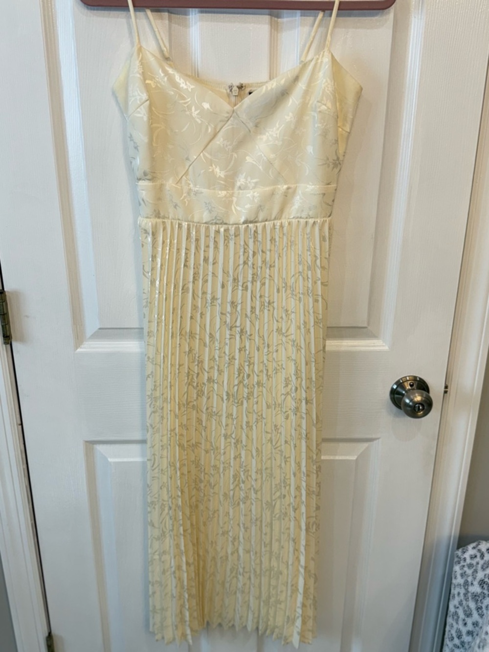 Lulus Regal Romance Ivory Floral Jacquard Pleated Satin Midi Dress, Sz small - Picture 11 of 12